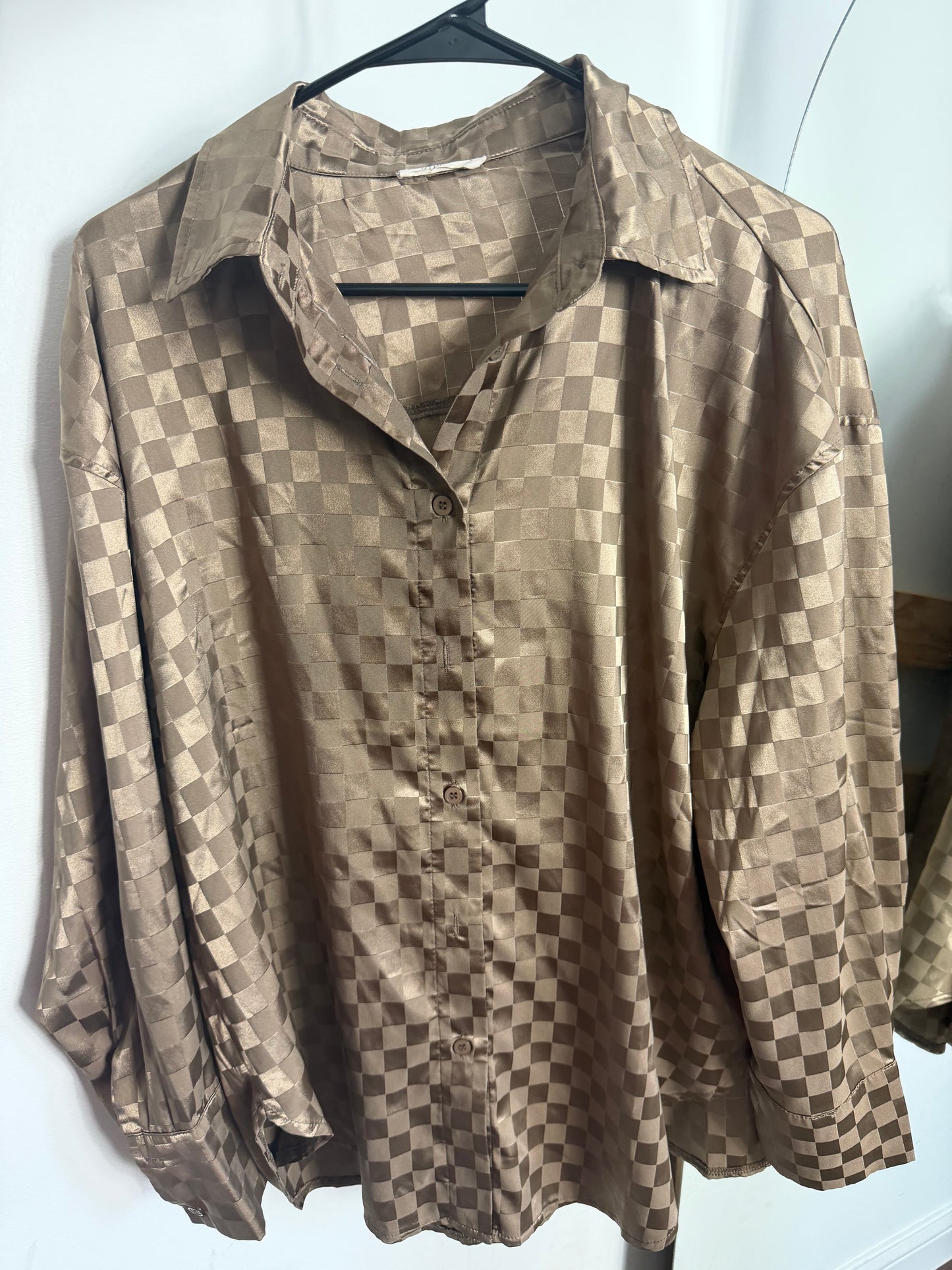 Neutral Silky Checker Button Up : L