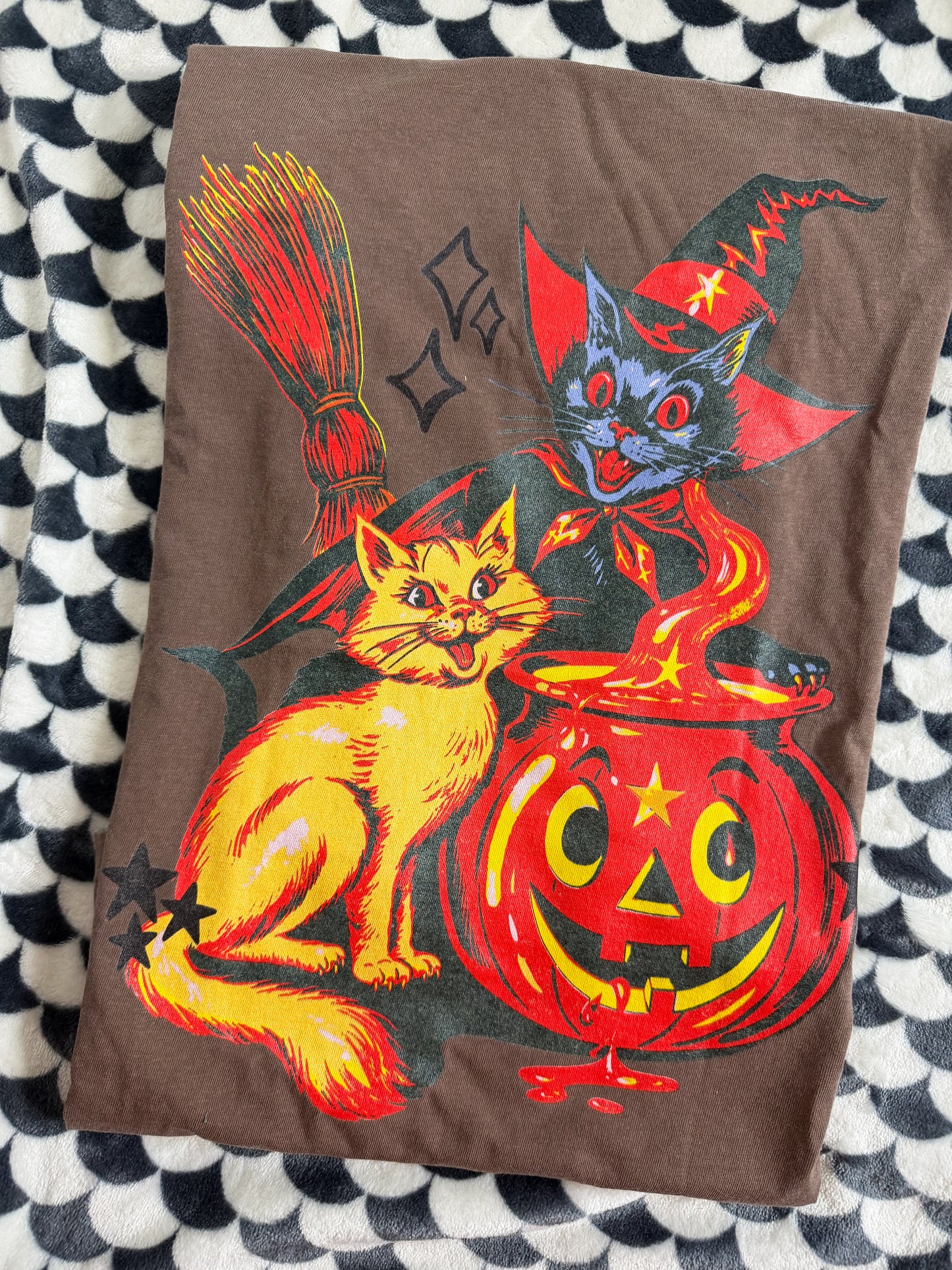 Retro Halloween Cats Tee