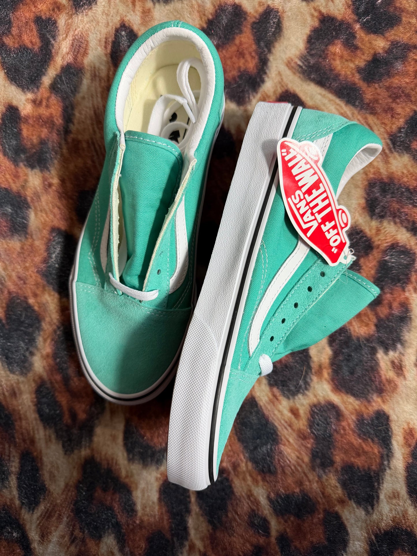 Teal V Shoes : 7.5 : NEW W/ BOX
