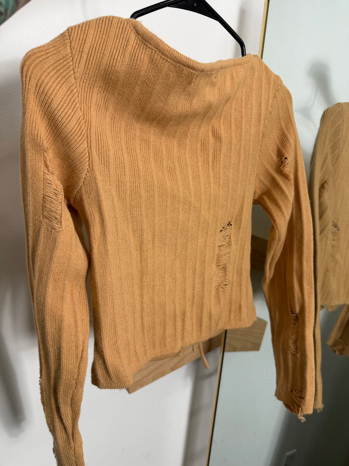 Destructed Tie Front Crop Sweater : L