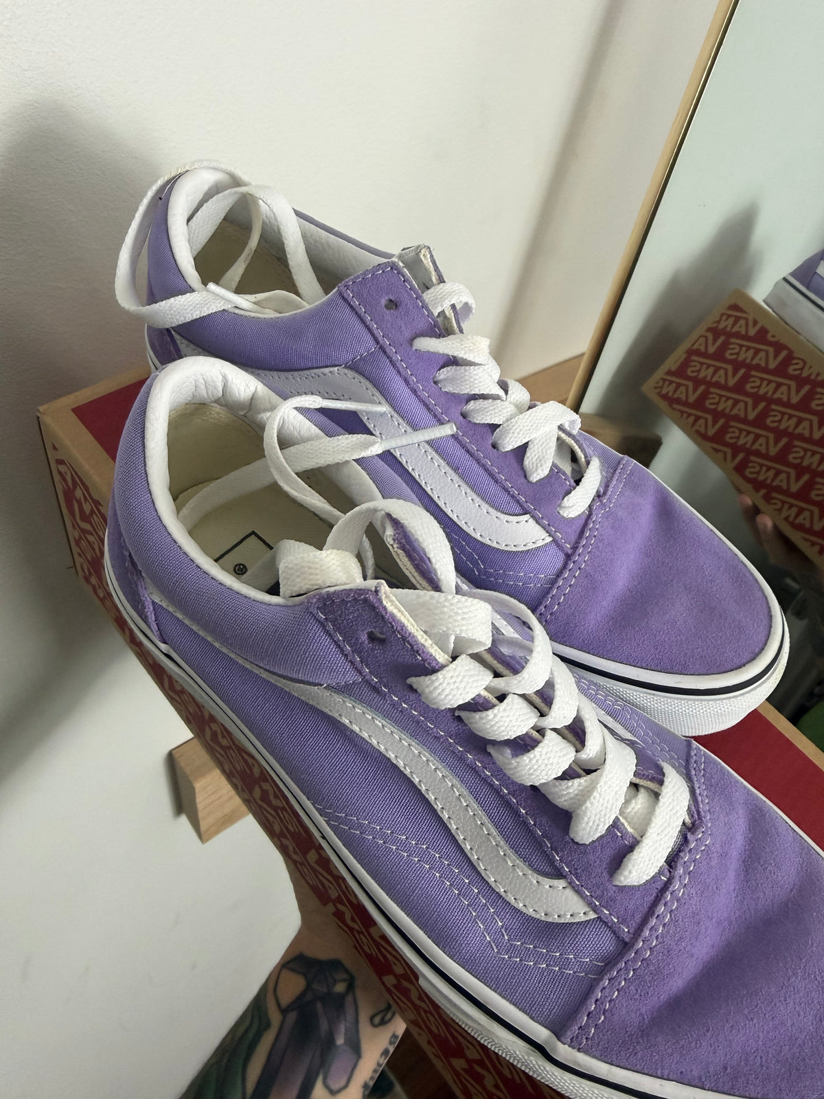 Lavender V a n s : 7.5