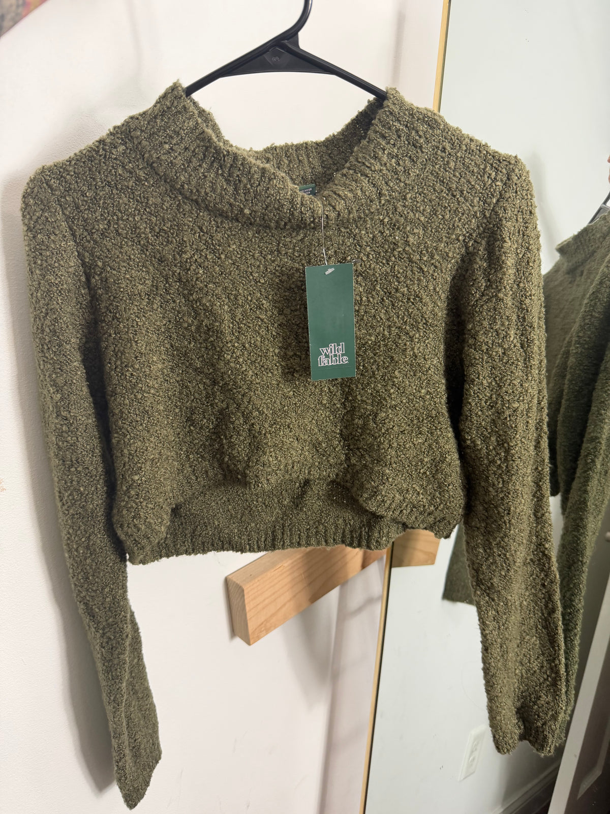 Cropped Green Sweater : NEW W TAG : M