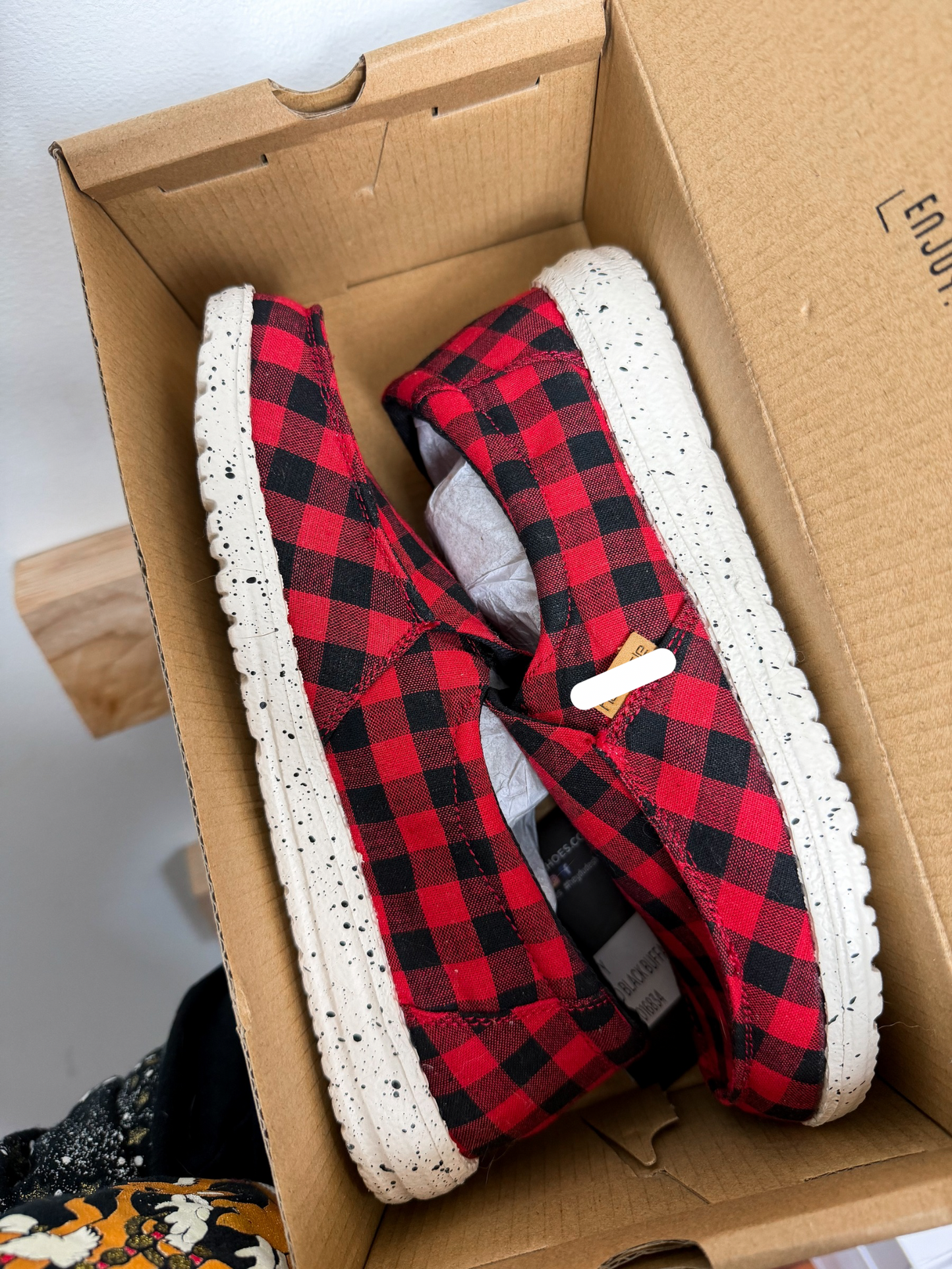 HEY D red plaid slip on : 7