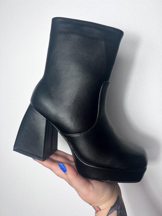 Veronica Boots (5.5 left)