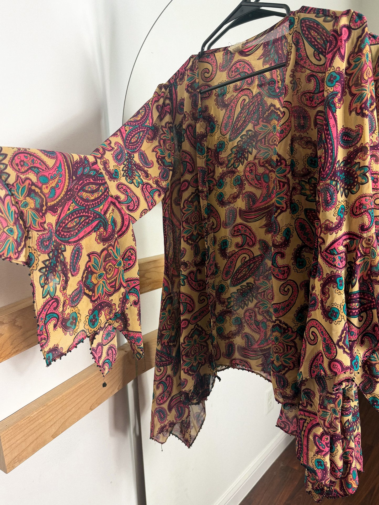 Paisley Over Piece : Gimmicks : S