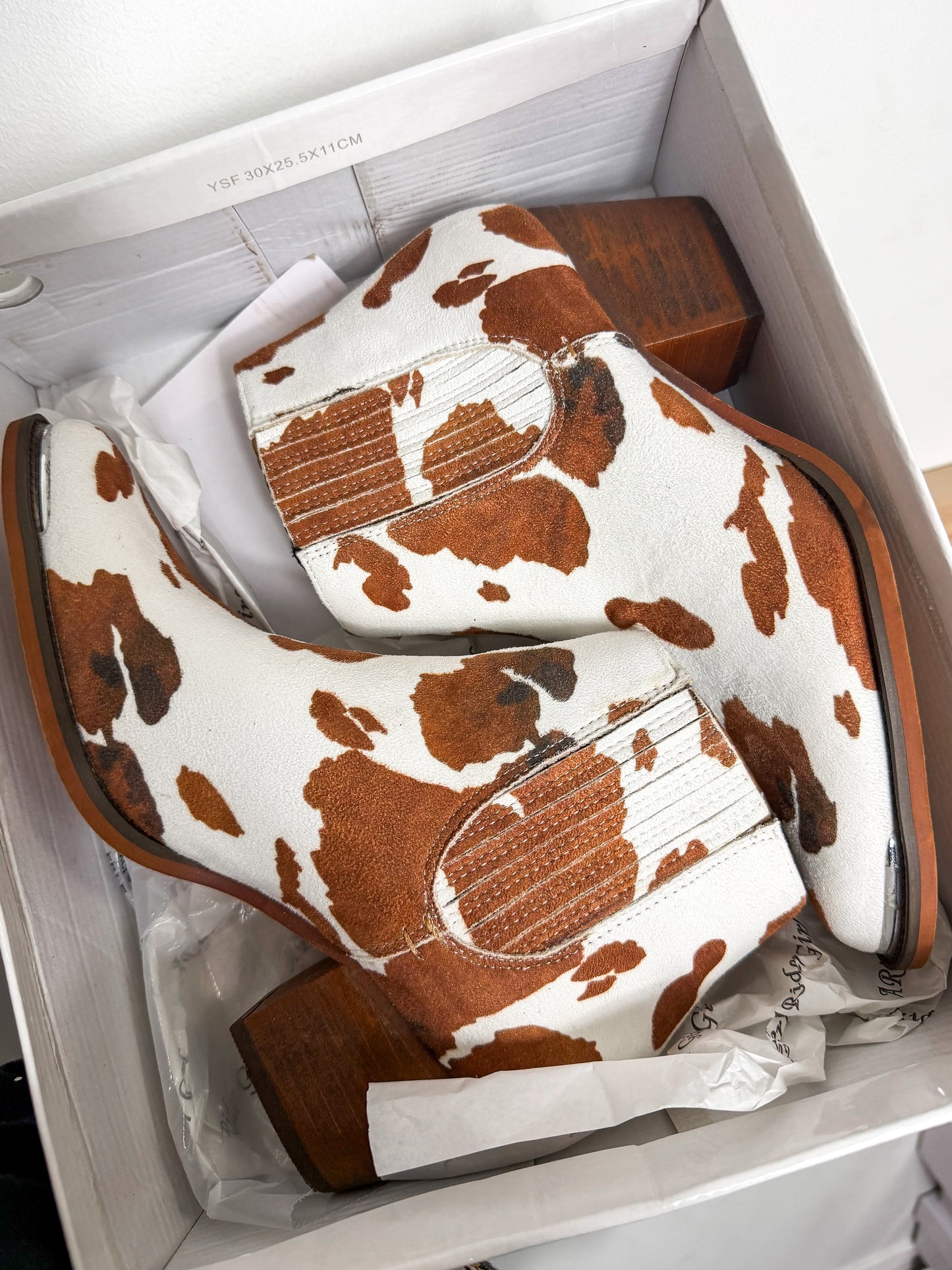 A Rider Cow Boots : Size 7.5