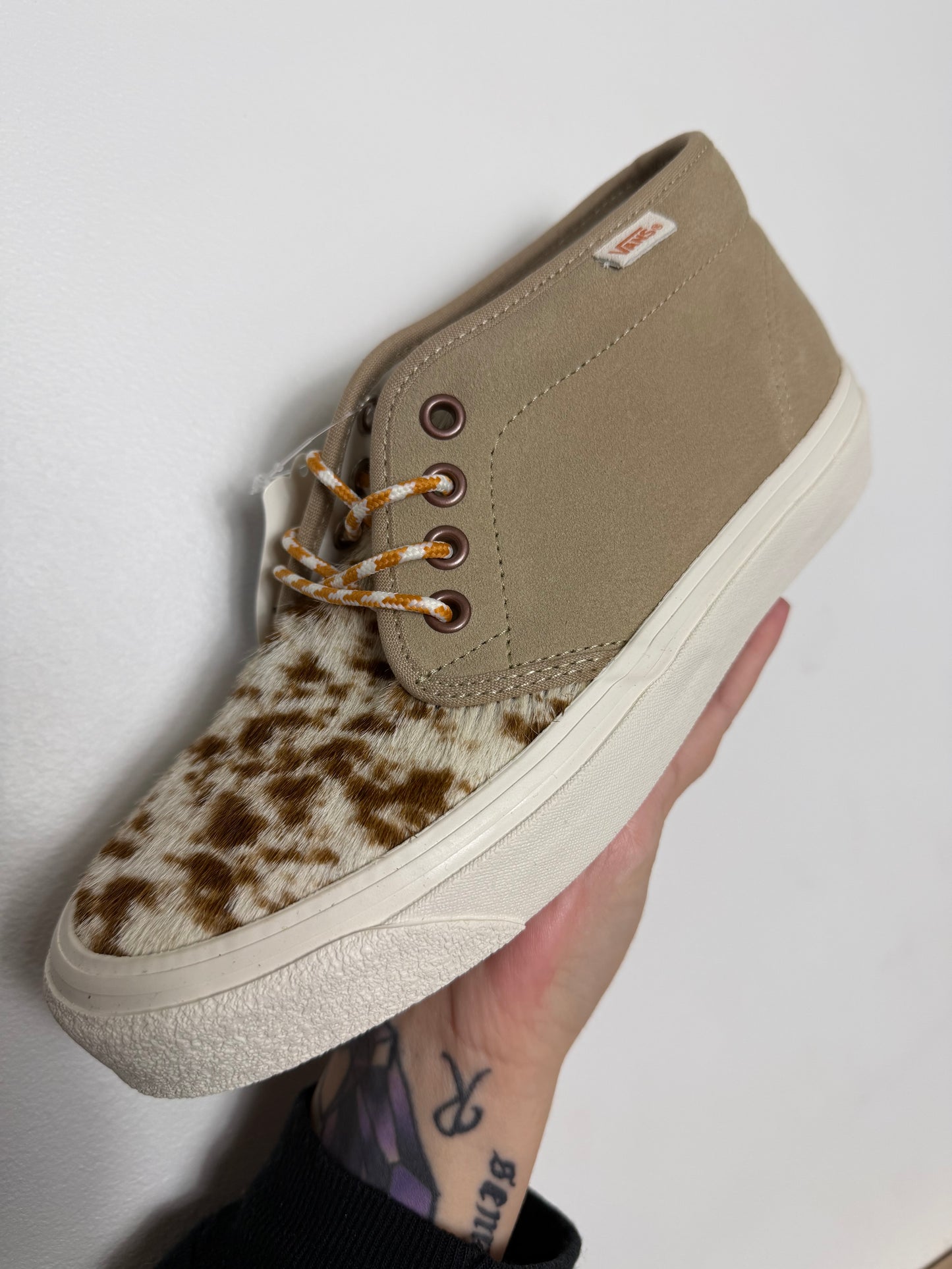 Limited Edition Western Cowhide V A N S : 7.5