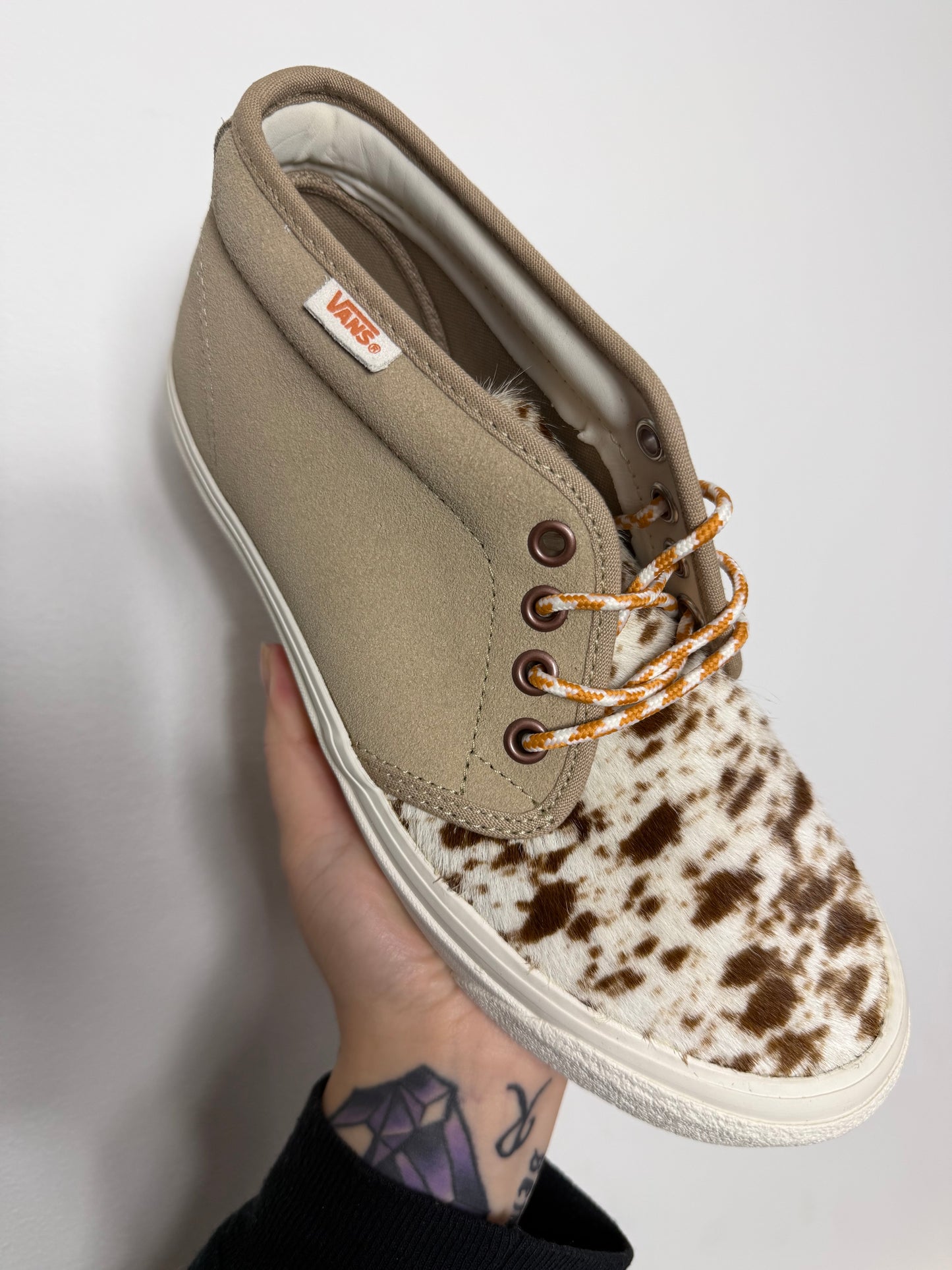 Limited Edition Western Cowhide V A N S : 7.5