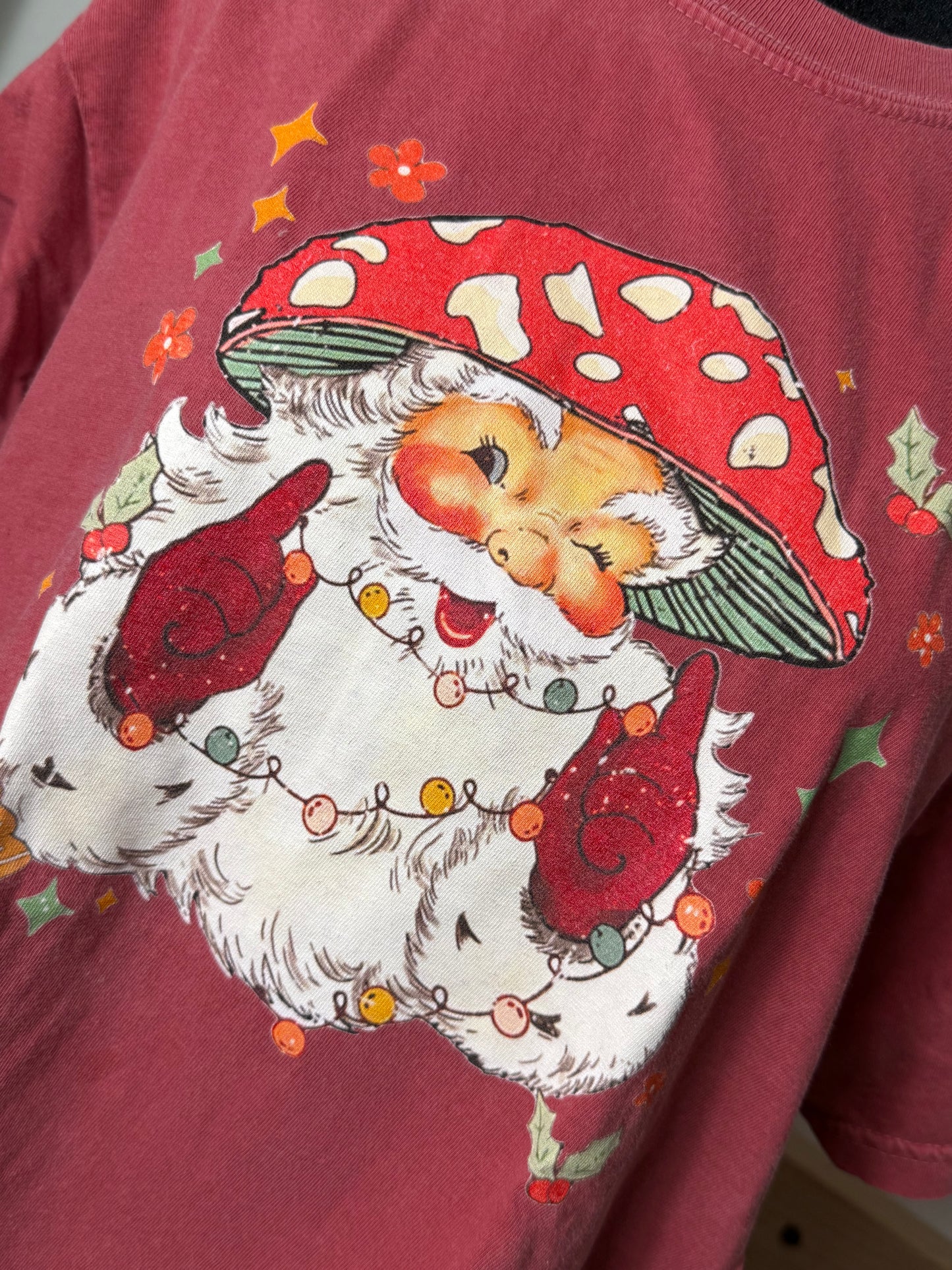 Santa Mushroom Tee : L