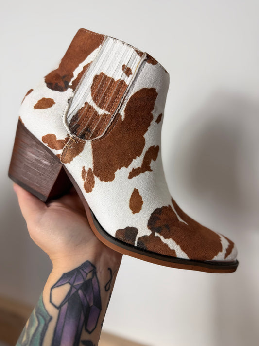 A Rider Cow Boots : Size 7.5