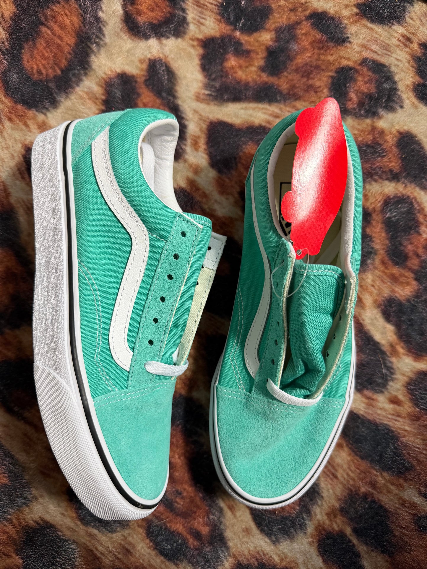 Teal V Shoes : 7.5 : NEW W/ BOX
