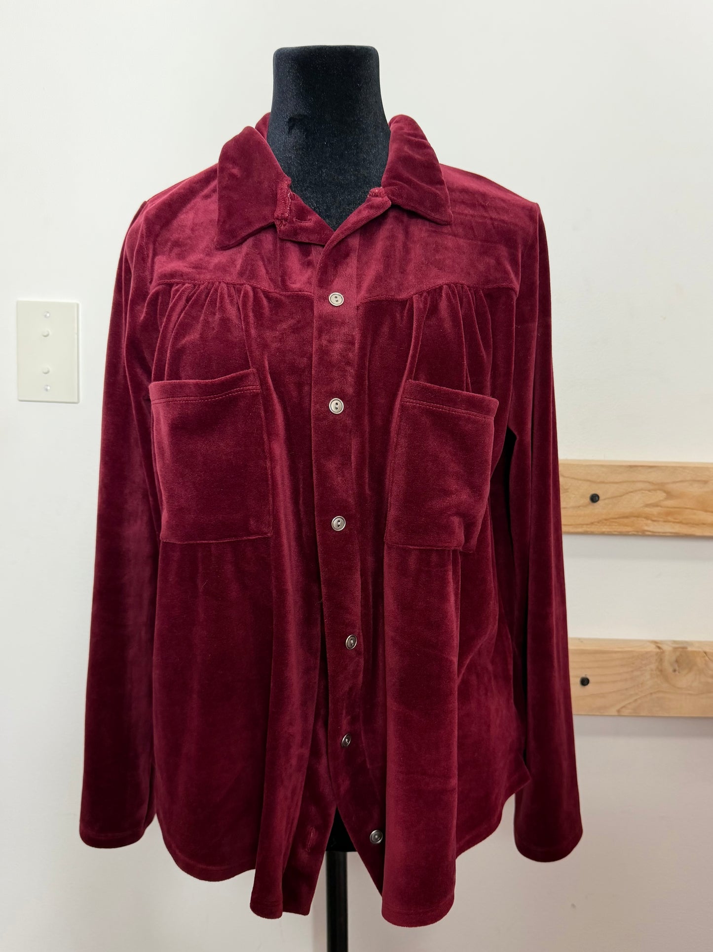 Red Button Up : M