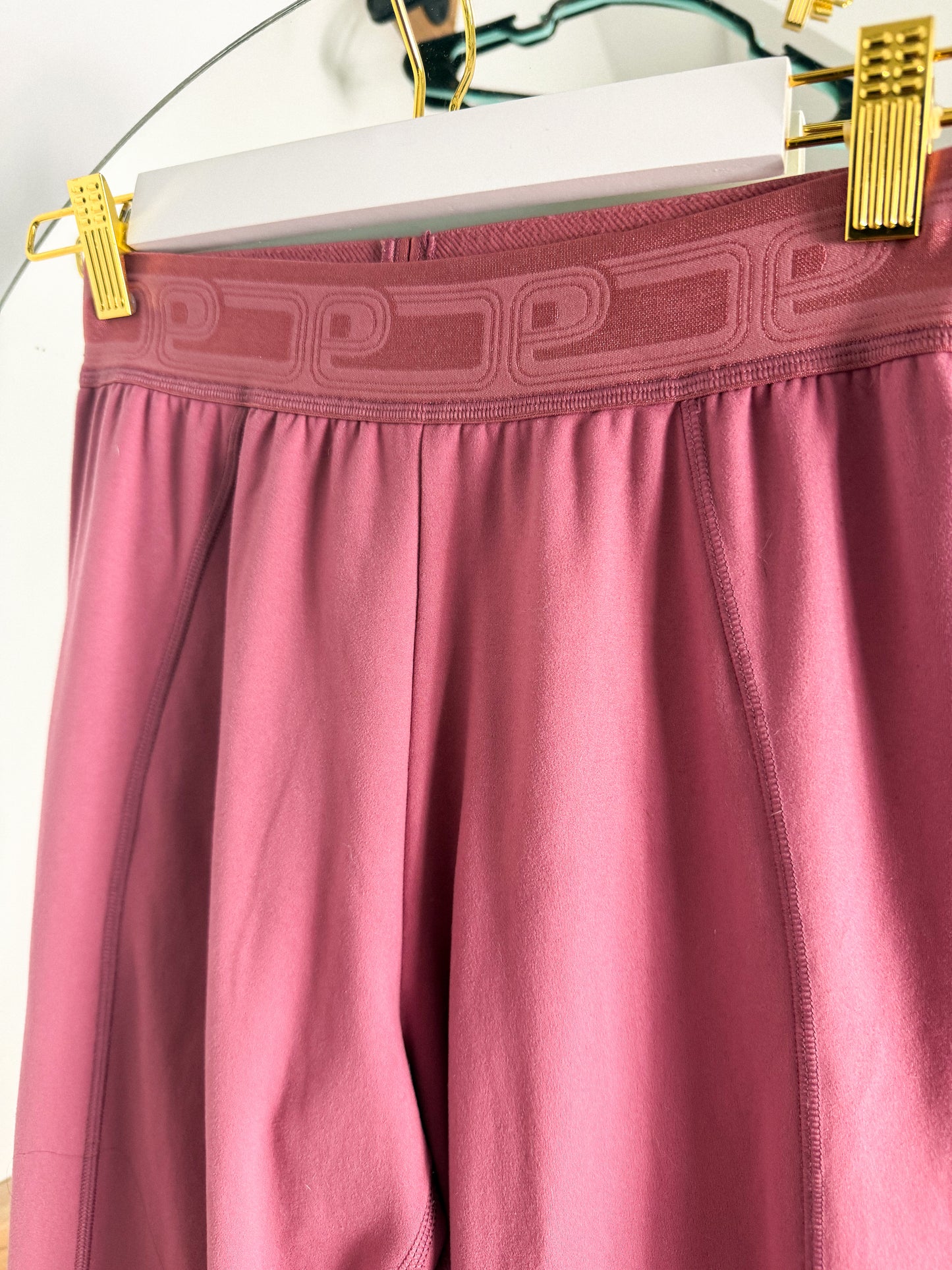 V S Pink leggings : M