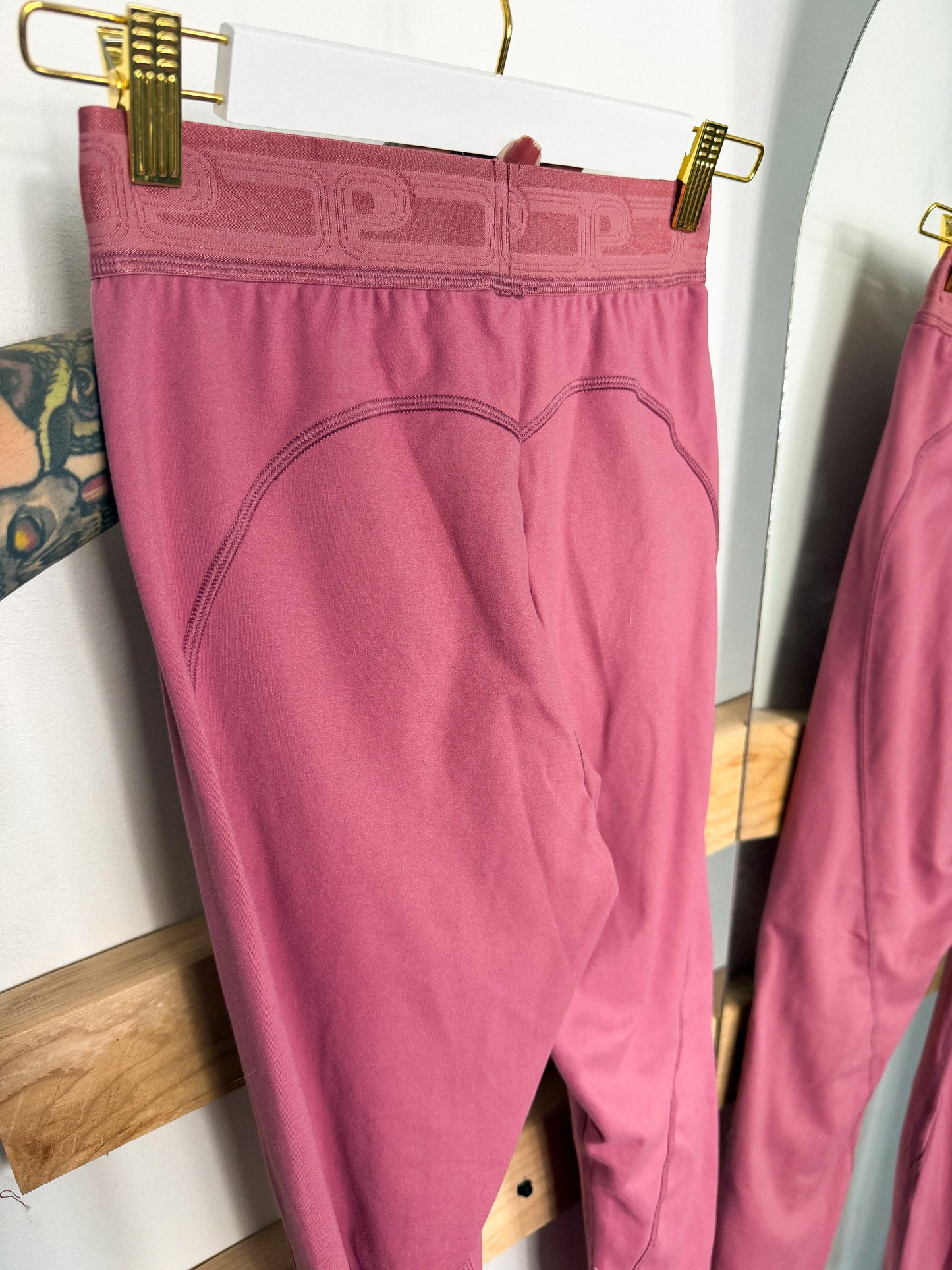 V S Pink leggings : M