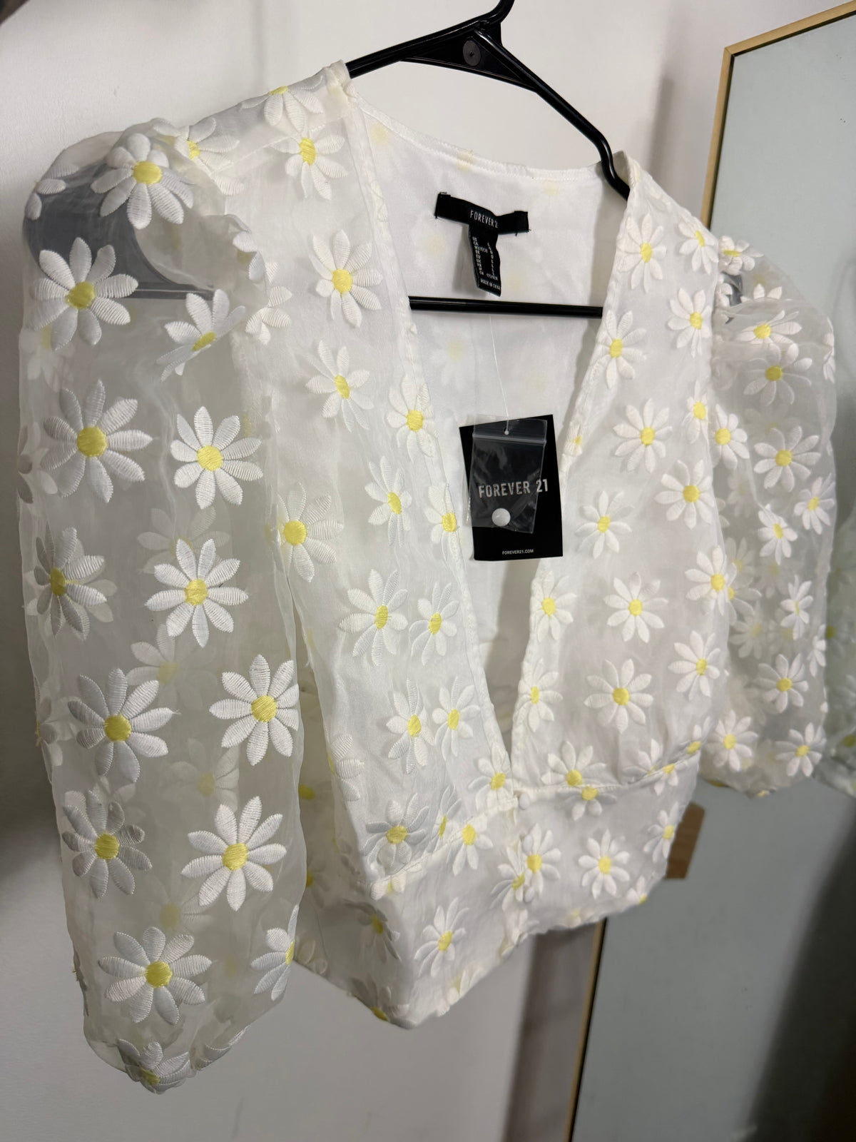 Crop Daisy Top : NEW W TAG: L