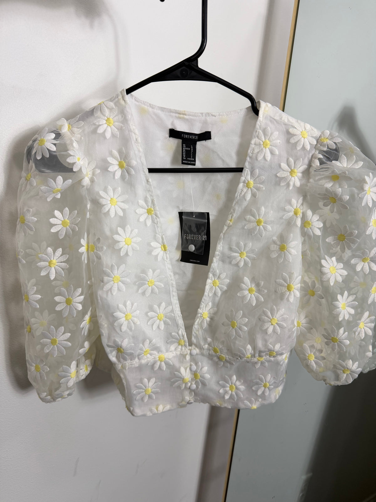 Crop Daisy Top : NEW W TAG: L