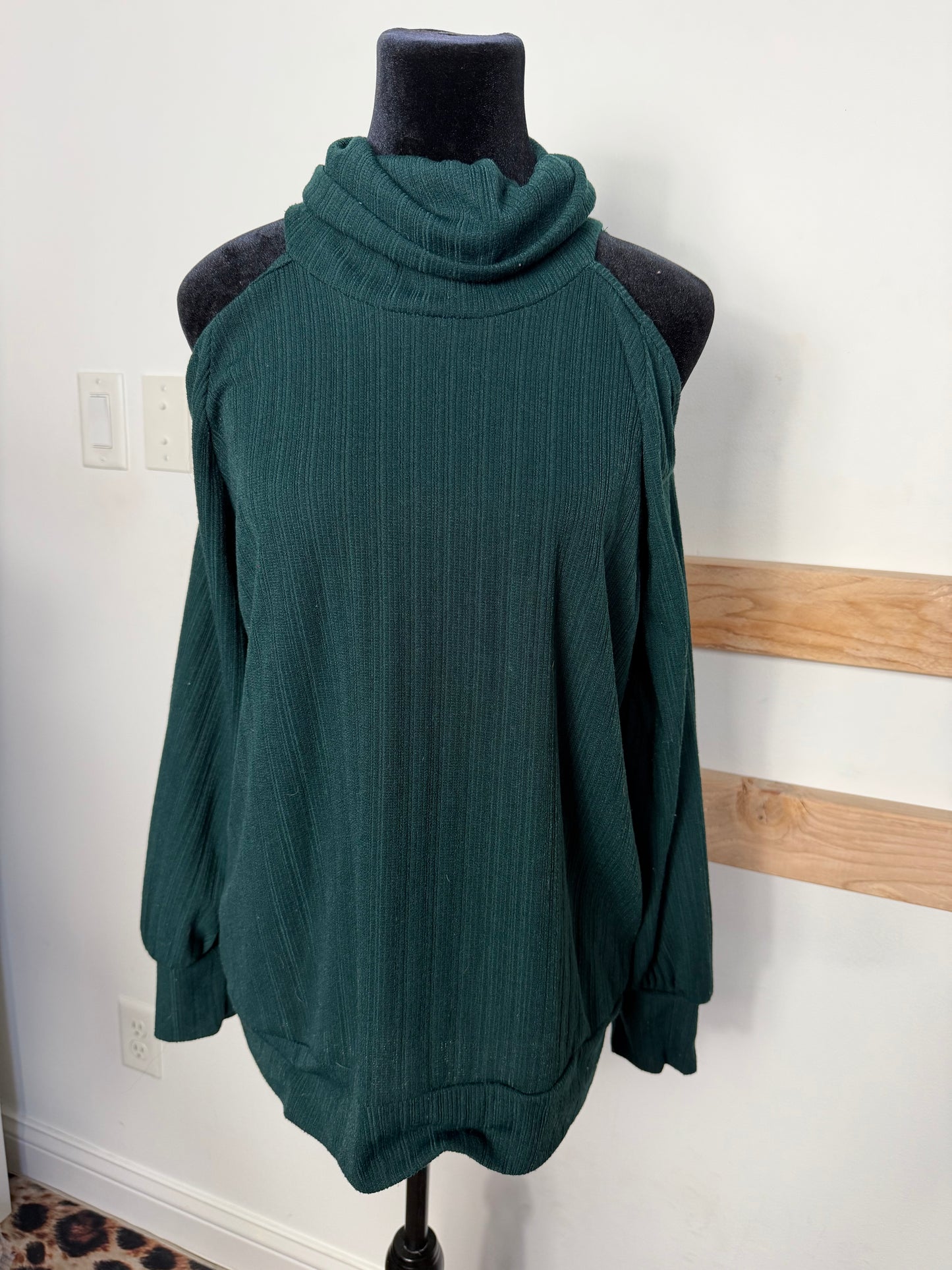 Green Cold Shoulder Top : L
