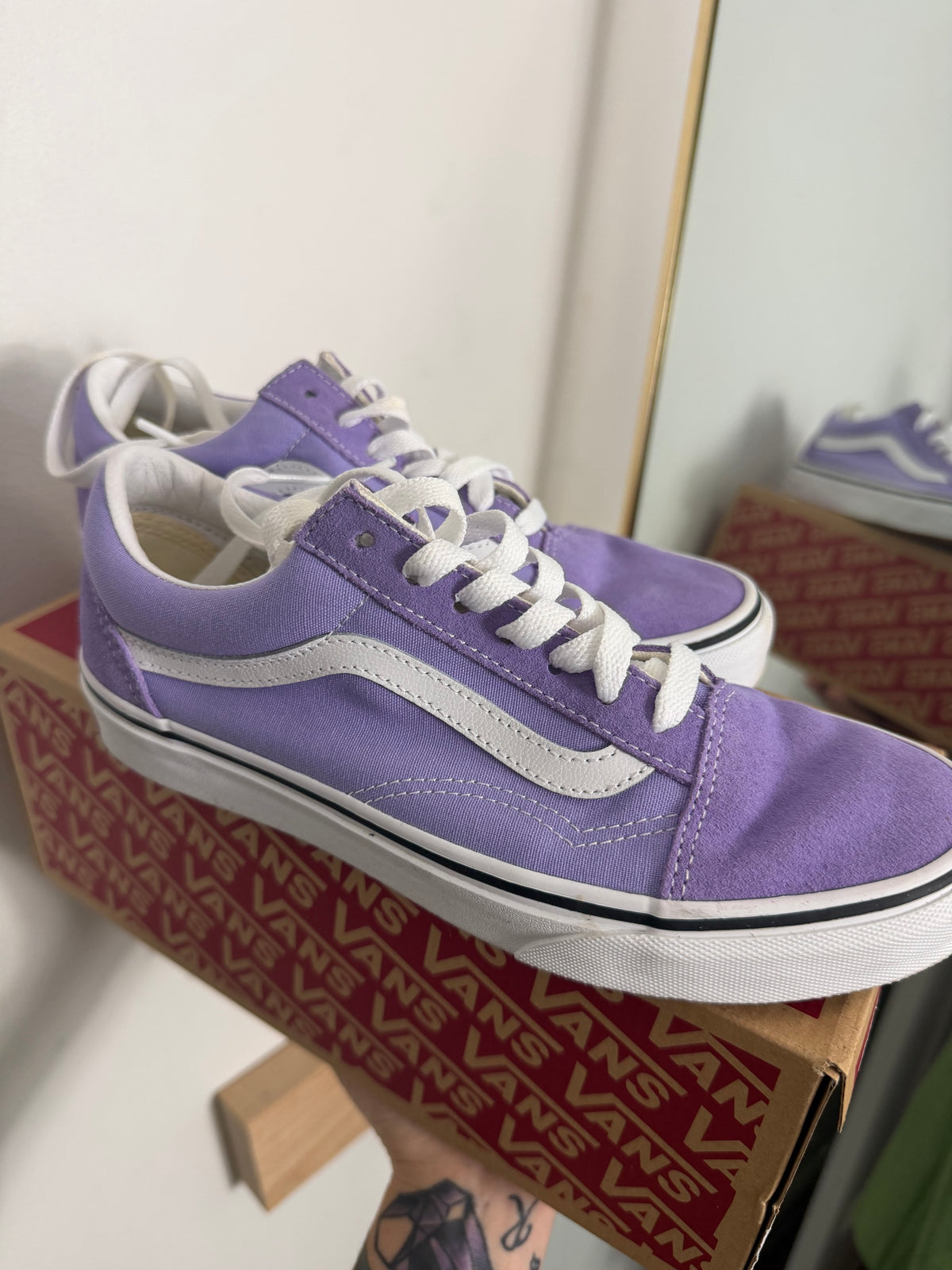 Lavender V a n s : 7.5